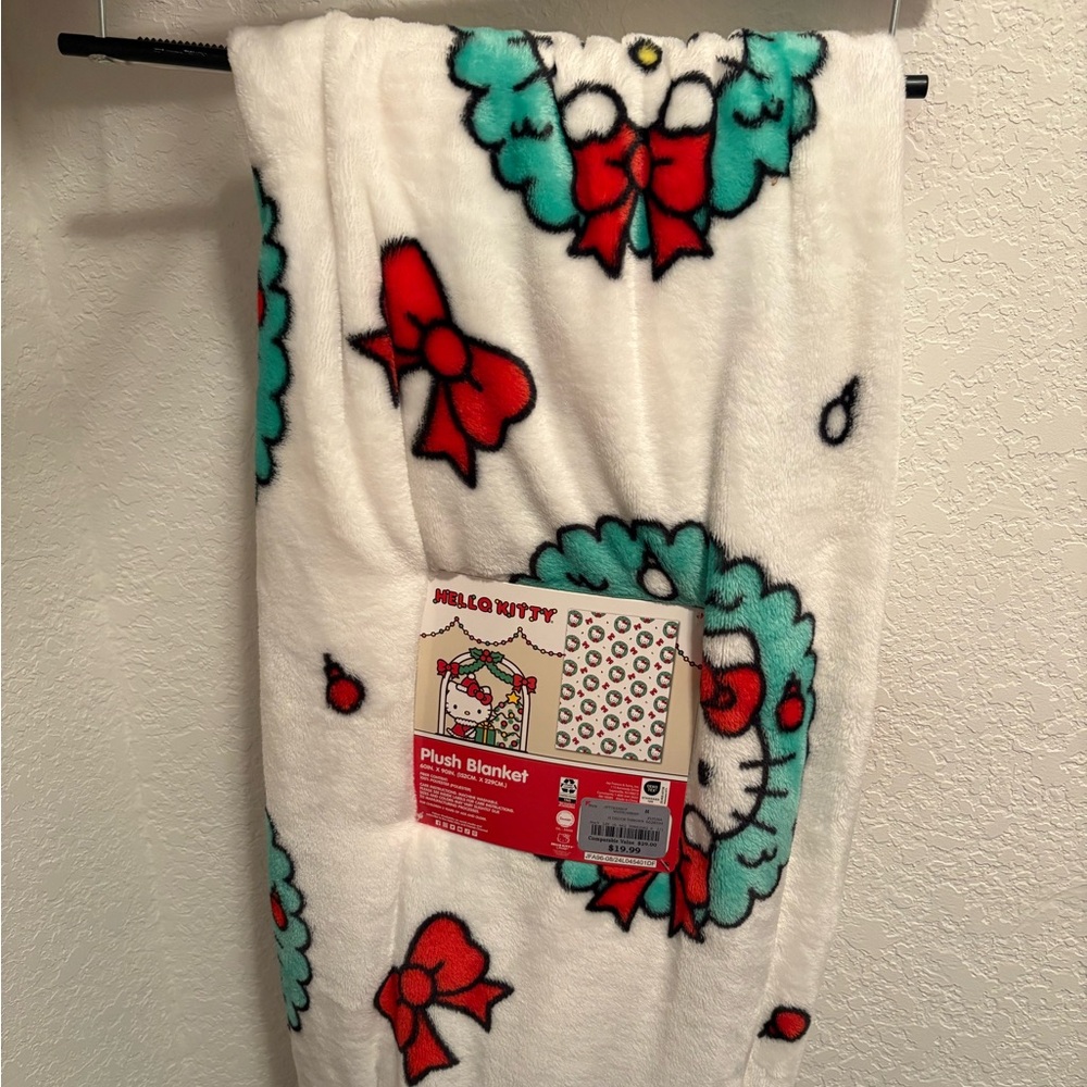BRAND NEW Hello Kitty Christmas Wreath Blanket